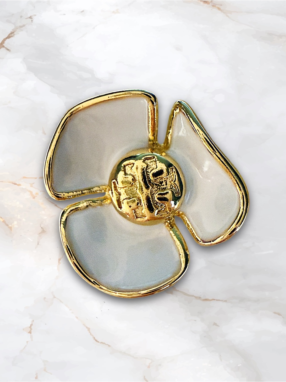 Tory Burch Fleur White Enamel Gold Tone Floral Stud Earrings Logo - Picture 3 of 3